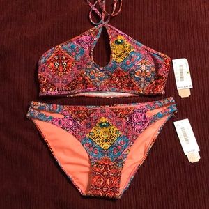 NWT GB (Gianni Bini) bikini sz-M comes with 2 tops